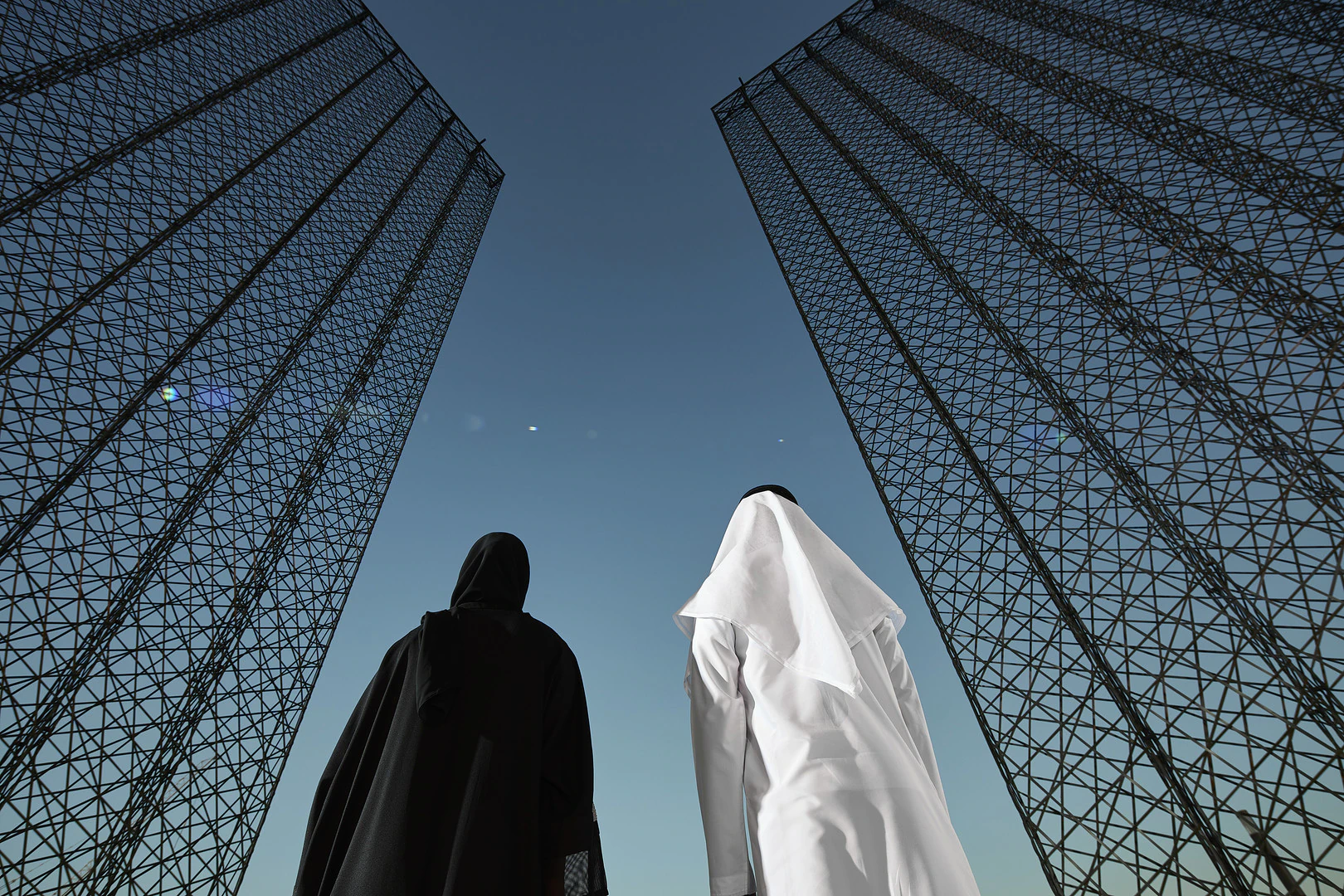 emirati-couple-staring-at-expo-portal