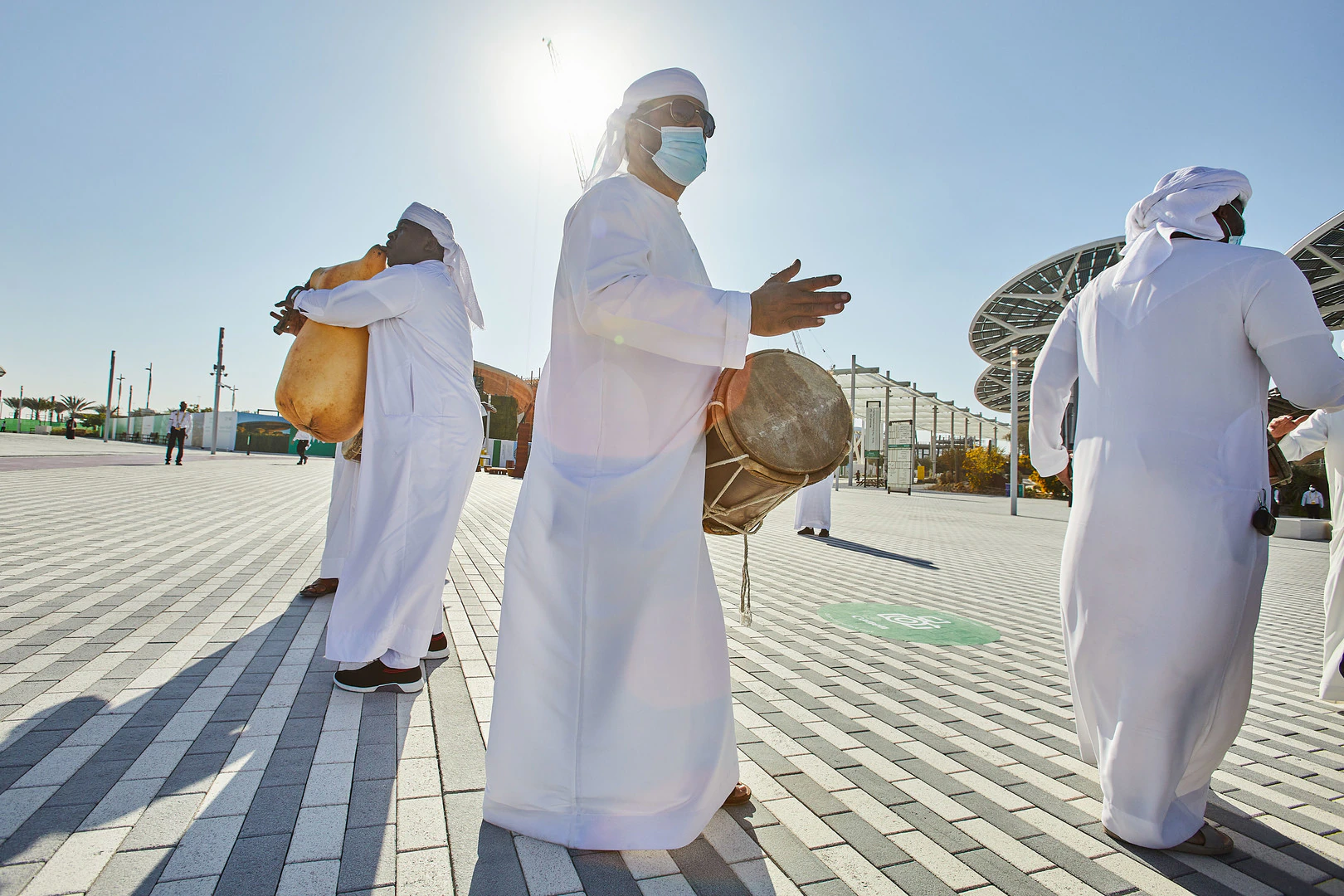 traditional-emirati-performers